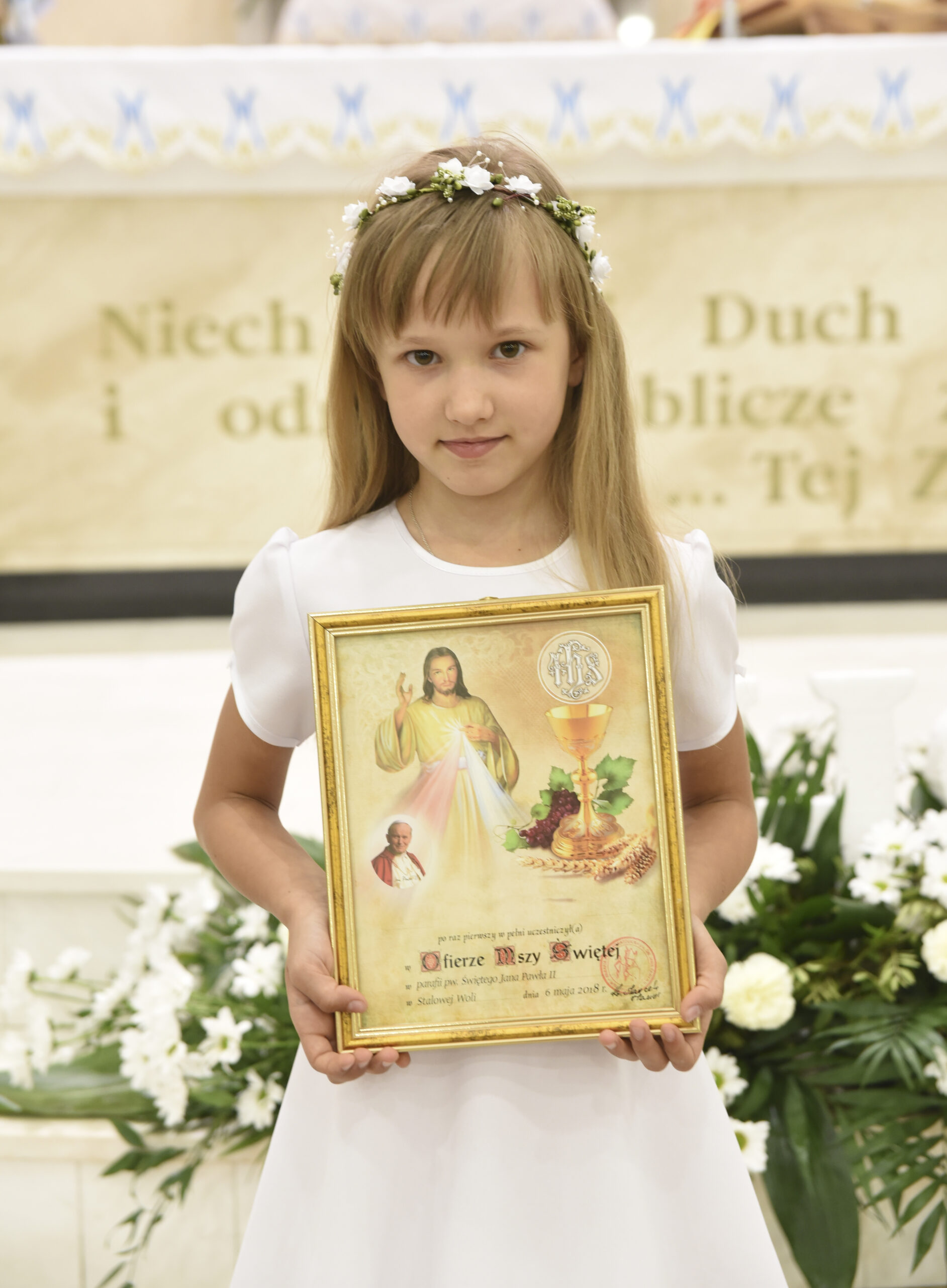 Indywidualna pamiątka komunijna wykonana w kościele